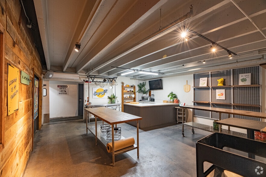 More Photos Of 115 NW 6th St, Fort Lauderdale General Retail For Lease