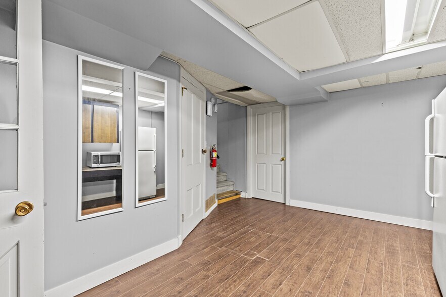 More Photos Of 196 King St, St Catharines Office For Sale