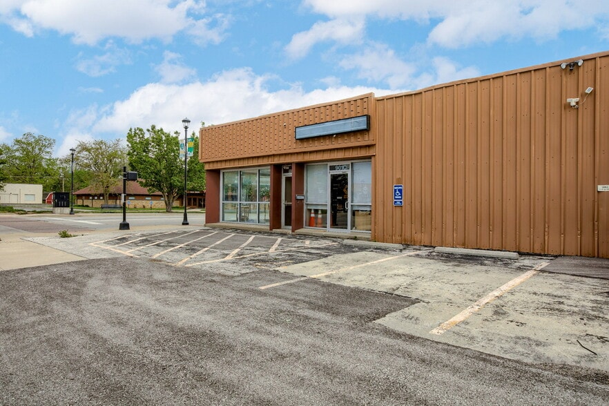 More Photos Of 901 Main St, Grandview Light Manufacturing For Sale