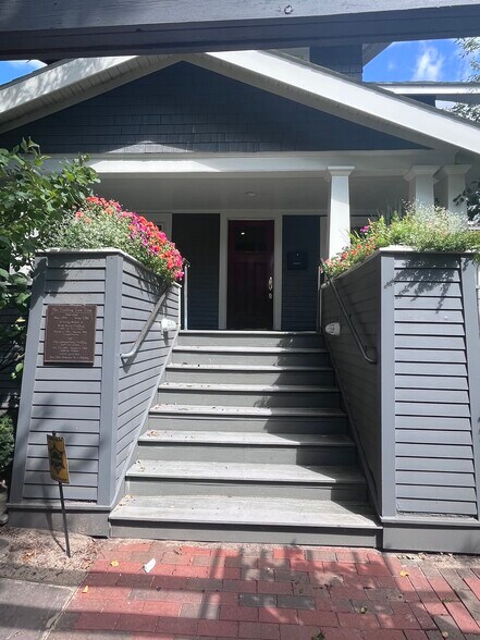 More Photos Of 415 S West St, Royal Oak Loft Creative Space For Lease