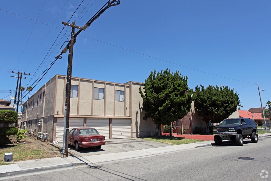 More Photos Of 1315 Devonshire Dr, Oxnard Apartments For Sale