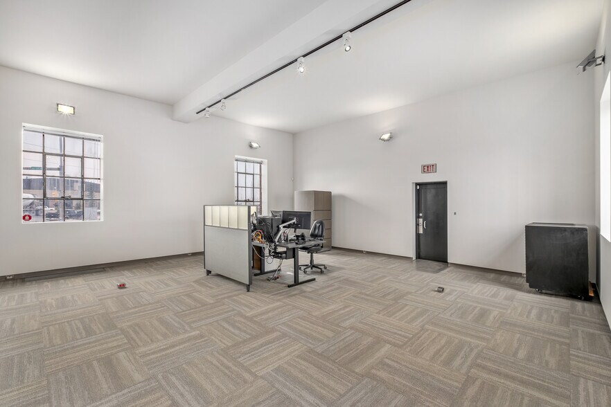 More Photos Of 2225 15th St SE, Calgary Warehouse For Sale