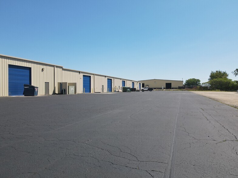 More Photos Of 1101-1119 Ashwaubenon St, Green Bay Service For Lease