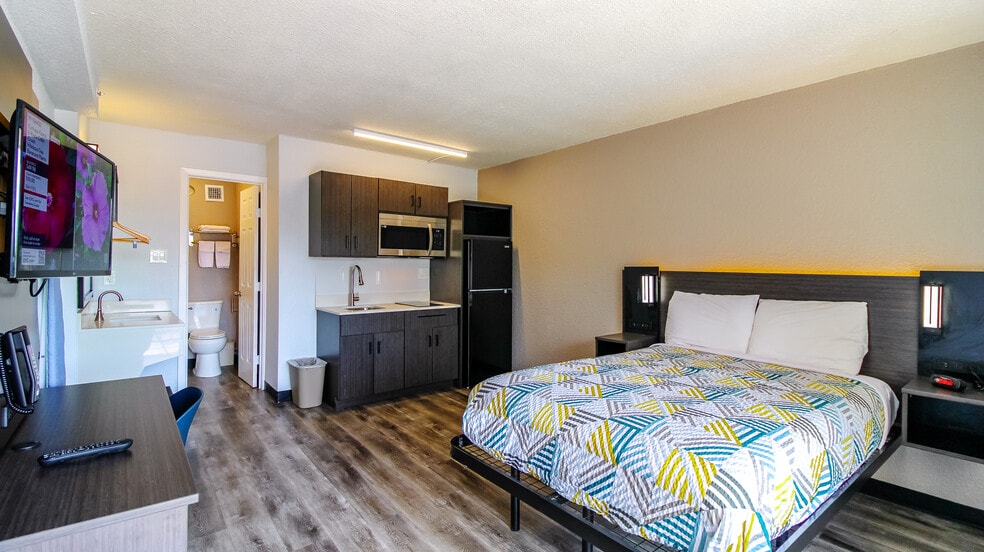 More Photos Of 110 E Highway 6, Alvin Hotel For Sale