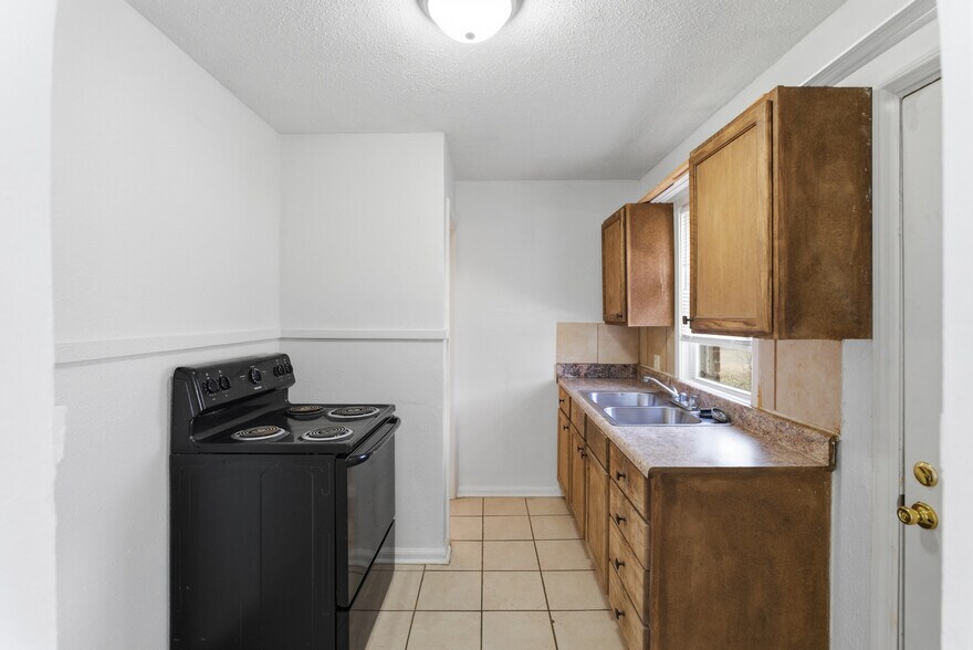 More Photos Of 632 S Hydraulic St, Wichita Multifamily For Sale