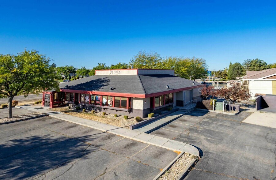 Primary Photo Of 2580 Airport Way, Boise Restaurant For Lease