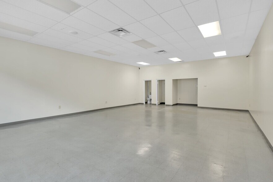 More Photos Of 1036 Anchorage Cir, Vansant Storefront For Sale