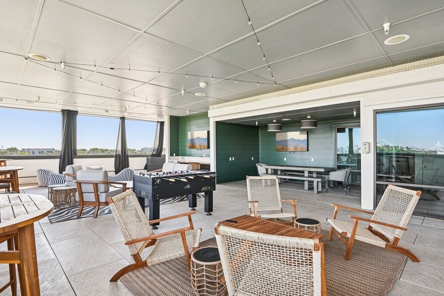 More Photos Of 101-111 W Davis St, Dallas Apartments For Lease
