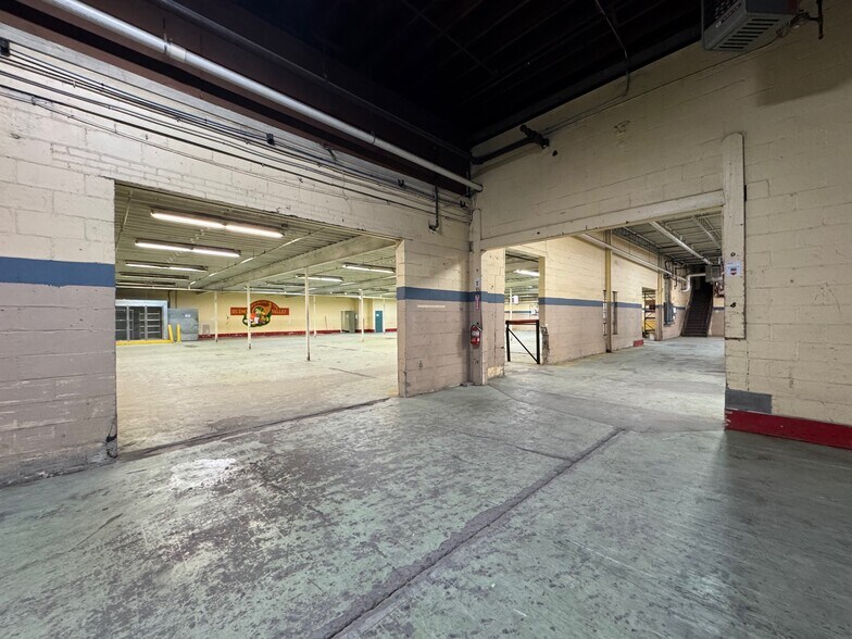 More Photos Of 195 Hudson St, Cornwall-on-Hudson Distribution For Lease