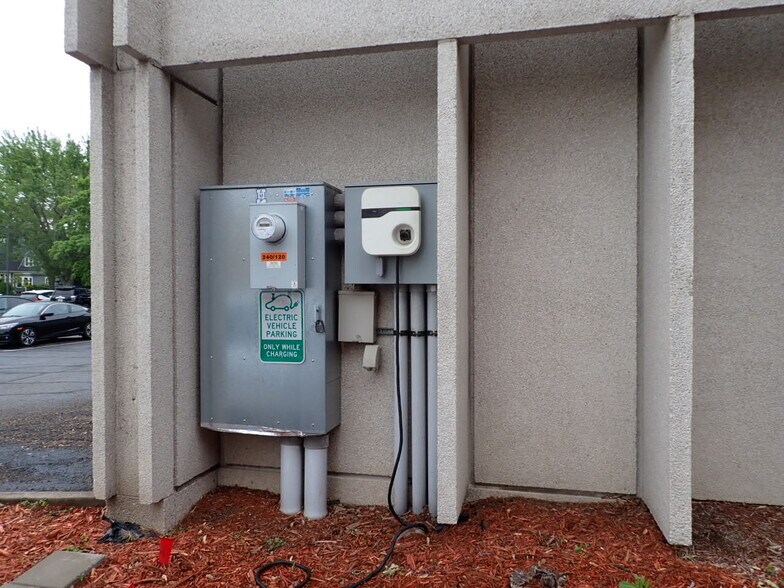 More Photos Of 901 4th St, Hudson Office For Sale