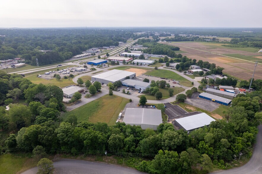 More Photos Of 176 Commerce Center Cir, Jackson Flex For Lease
