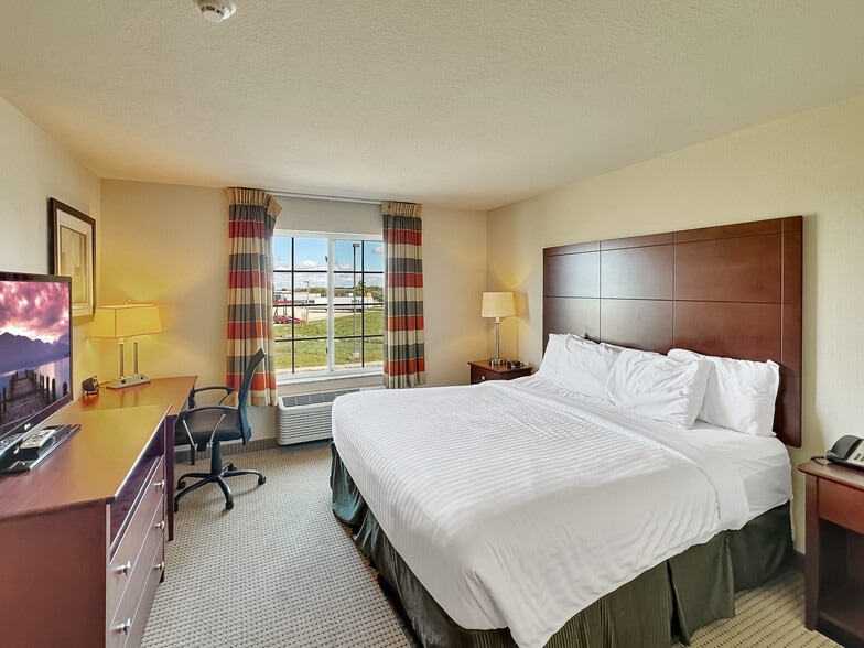 More Photos Of 1515 Planeview Dr, Oshkosh Hotel For Sale