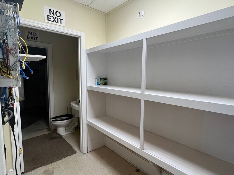 More Photos Of 2737-2739 Cleveland St, Elloree Storefront Retail Office For Sale