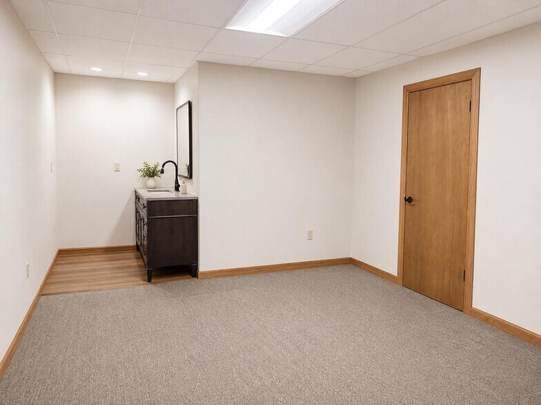More Photos Of 108 E Lipan Dr, Lipan Storefront Retail Office For Sale