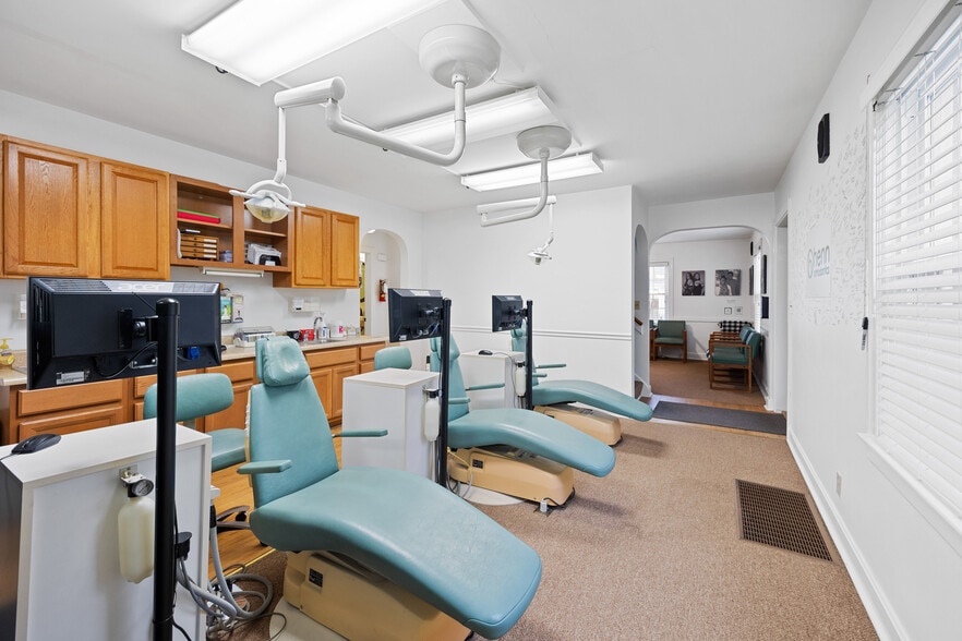 More Photos Of 4816 Greenwood Rd, Louisville Medical For Lease