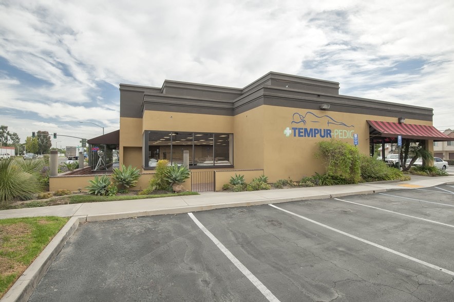 More Photos Of 4272-4390 Katella Ave, Los Alamitos Unknown For Lease