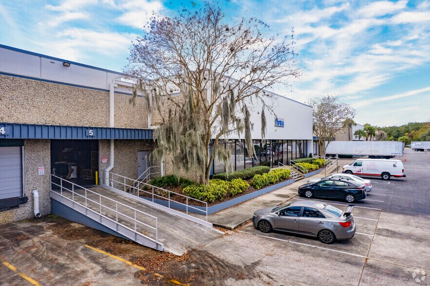 More Photos Of 9201 King Palm Dr, Tampa Warehouse For Lease