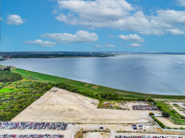 More Photos Of 513 Idlewild Rd, Grand Prairie Land For Lease