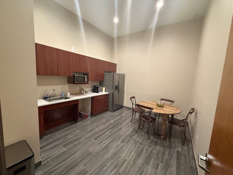 More Photos Of 1754 Bagdad Rd, Cedar Park Office For Sale