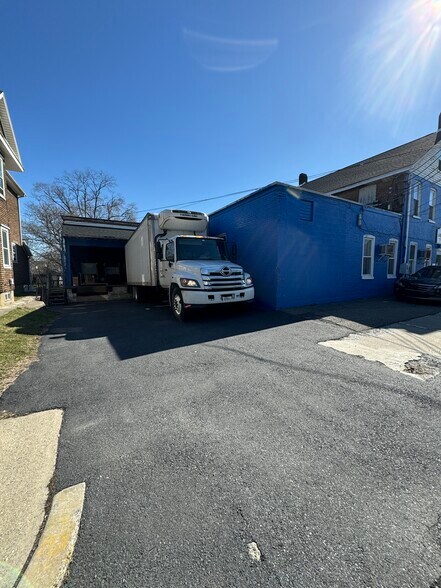 More Photos Of 181 S Whitfield St, Nazareth Office Residential For Sale