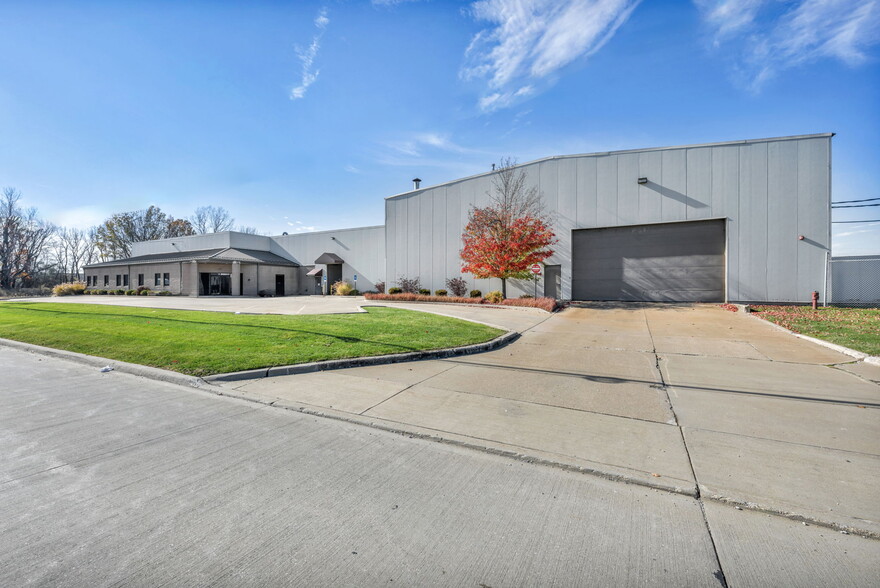 More Photos Of 5900 Pennsylvania Ave, Maple Heights Distribution For Sale