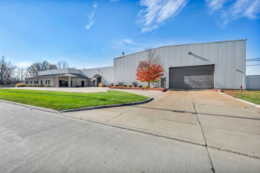 More Photos Of 5900 Pennsylvania Ave, Maple Heights Distribution For Lease