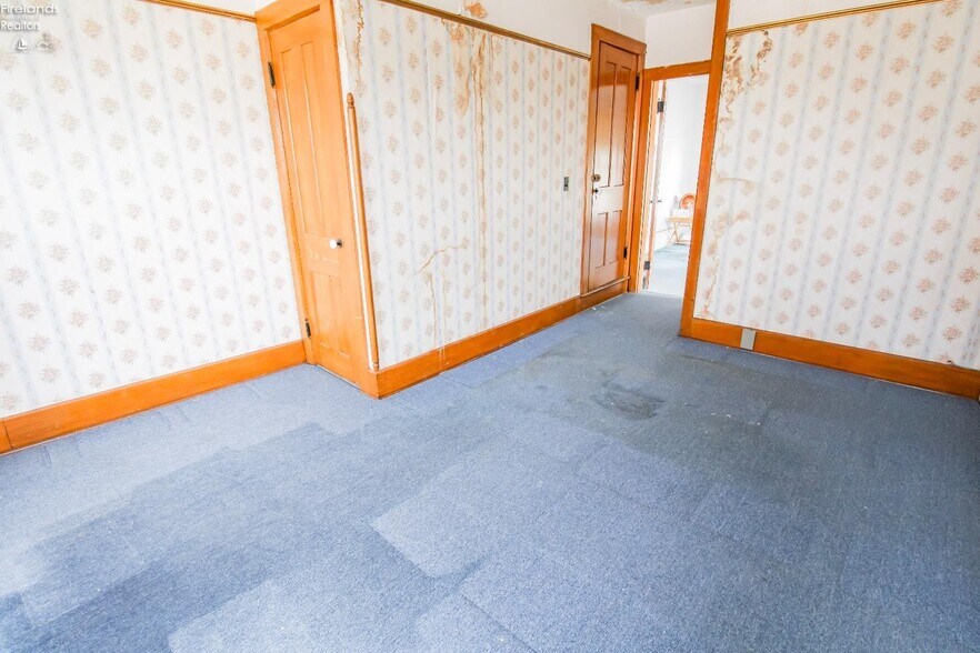 More Photos Of 516 W Washington St, Sandusky Office For Sale
