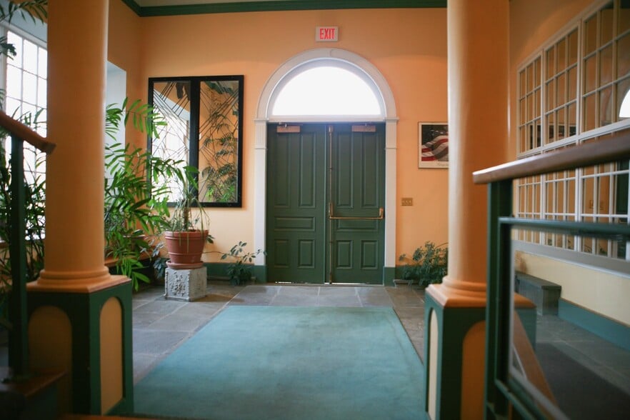 More Photos Of 294 Pleasant St, Stoughton Office For Lease