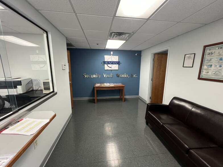 More Photos Of 2007 Gateway Blvd, Charlotte Warehouse For Lease