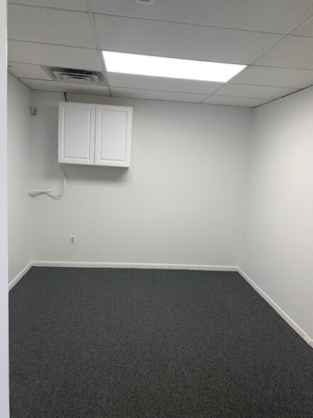 More Photos Of 1965 Stout Dr, Warminster Township Warehouse For Lease