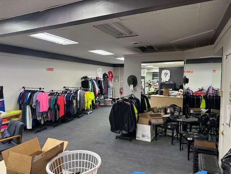 More Photos Of 382-392 Virginia St, Crystal Lake Freestanding For Lease