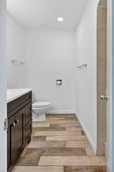 More Photos Of 1884 Southpointe Dr, Sarasota Apartments For Sale