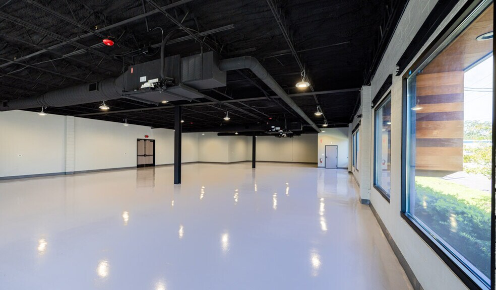 More Photos Of 2200 2nd Ave, Saint Petersburg Flex For Lease