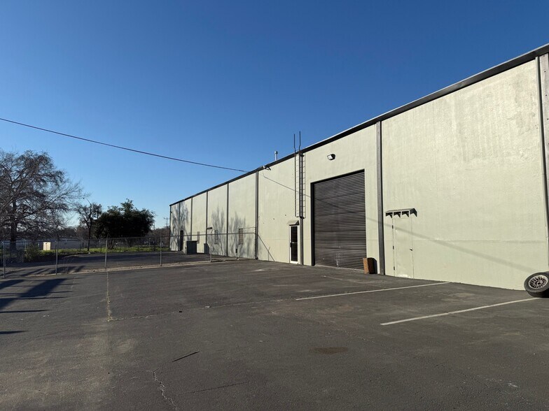 More Photos Of 3306-3314 Orange Grove Ave, North Highlands Warehouse For Lease