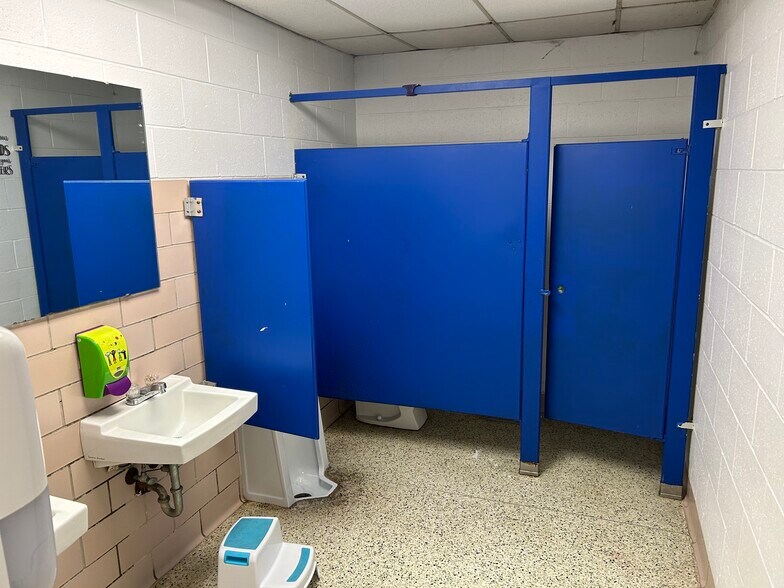 More Photos Of 125 Wilson Park Dr, Dayton Religious Facility For Sale