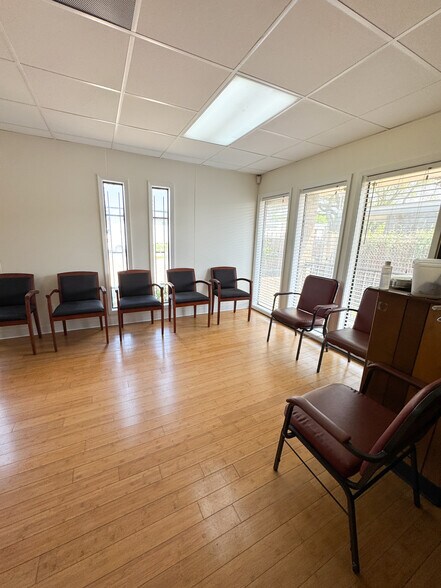 More Photos Of 3630 Almazan Dr, Dallas Medical For Lease