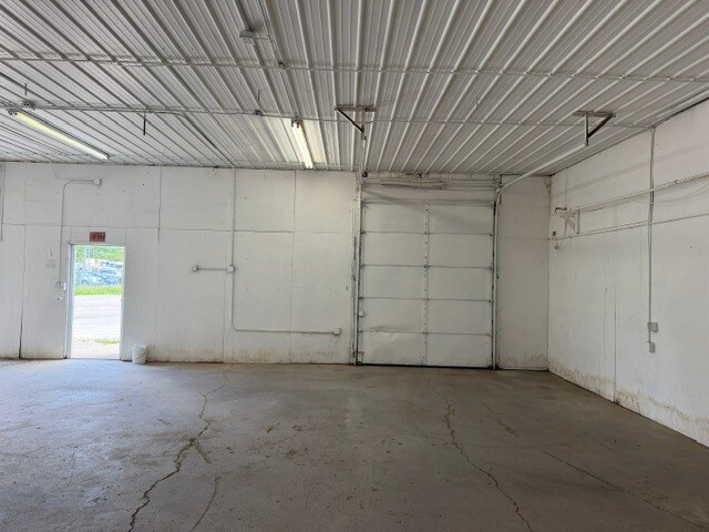 More Photos Of 18130-18134 NW Frontage Rd, Joliet Warehouse For Lease