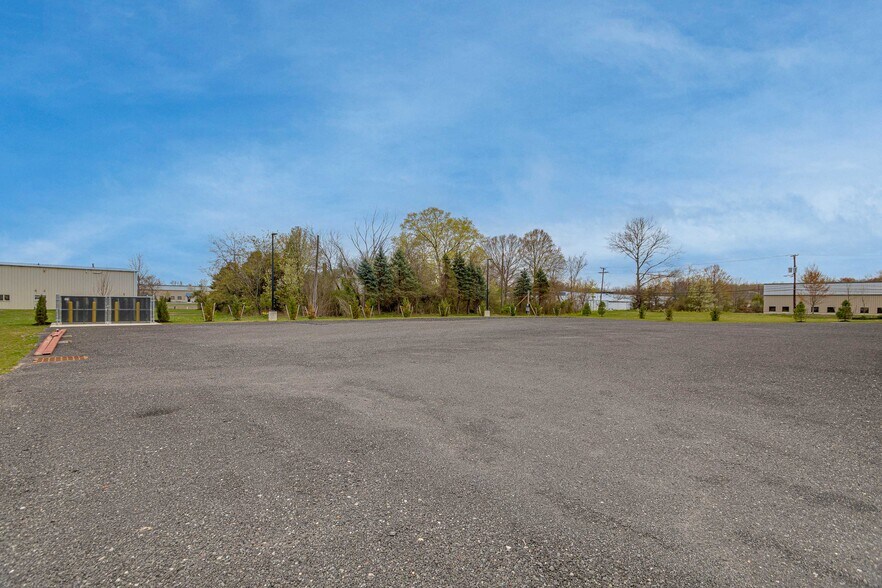 More Photos Of 1 Kerry Ct, Southampton Industrial For Sale