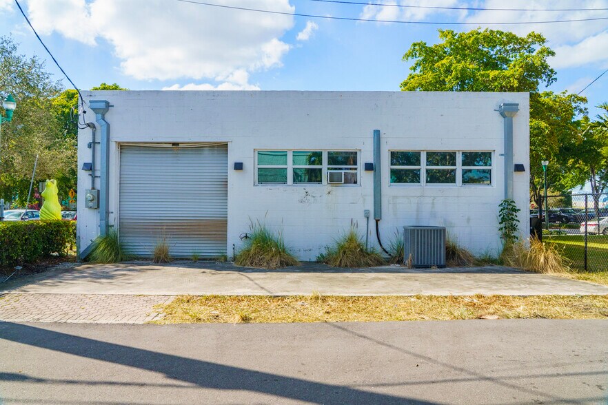 More Photos Of 367 NE 3rd Ave, Delray Beach Freestanding For Sale