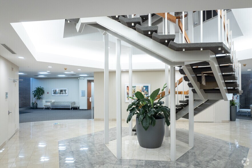 More Photos Of 1099 Wall St W, Lyndhurst Office For Lease