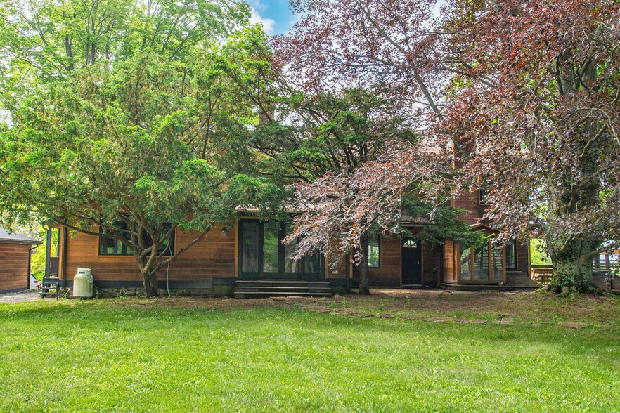 More Photos Of 62 Mount Pleasant Rd, Columbia Specialty For Sale