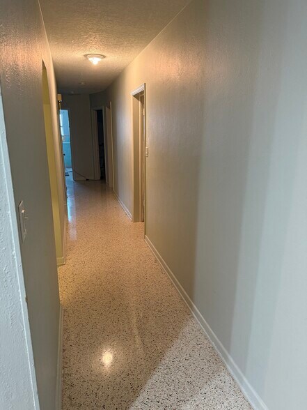 More Photos Of 3111 26th St W, Bradenton Flex For Sale