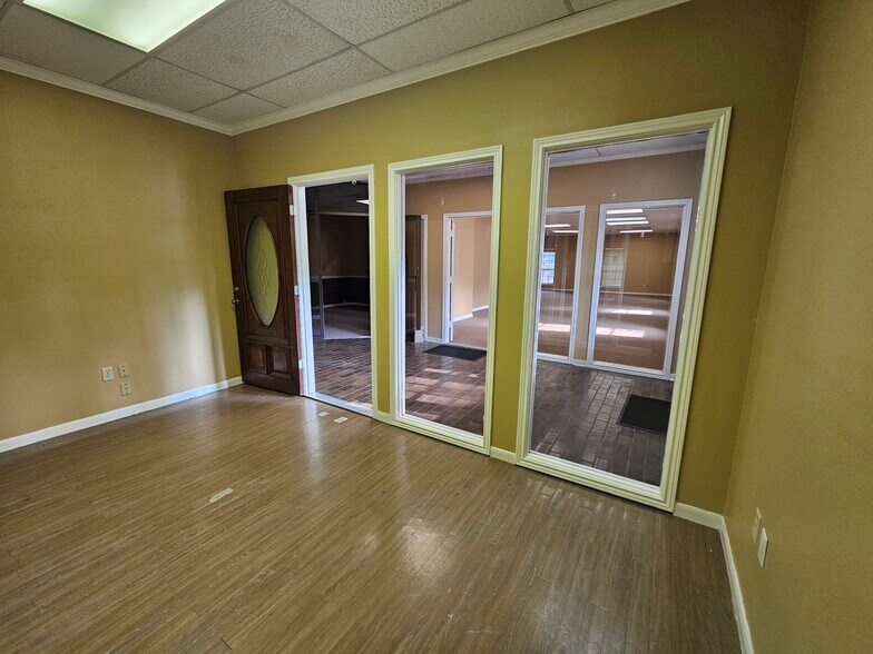 More Photos Of 14741 Pebble Bend Dr, Houston Loft Creative Space For Lease
