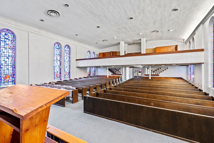More Photos Of 1701 W Woodlawn Ave, San Antonio Religious Facility For Sale