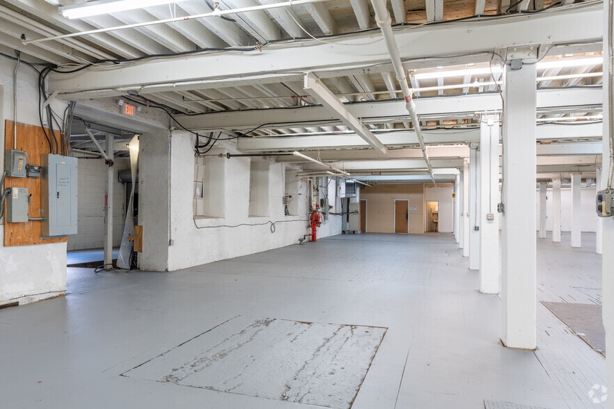 More Photos Of 401 E 4th St, Bridgeport Unknown For Lease