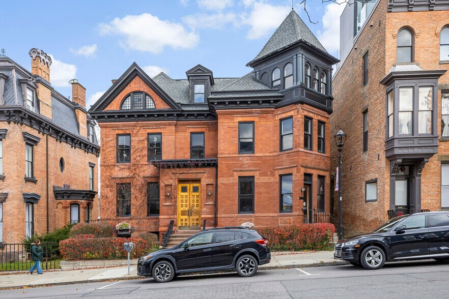 More Photos Of 420 Warren St, Hudson Office For Sale
