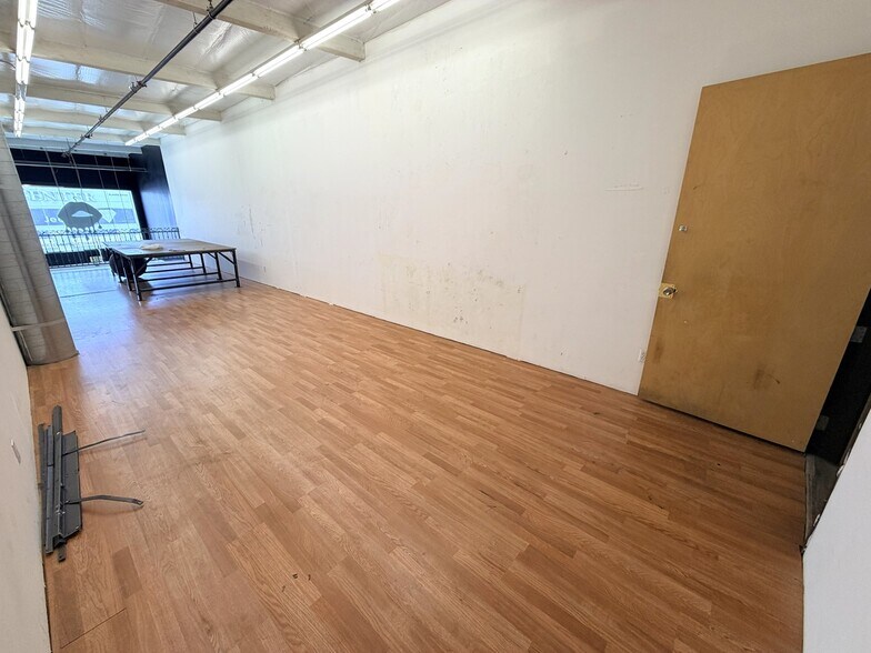 More Photos Of 951 Crocker St, Los Angeles Storefront Retail Office For Lease