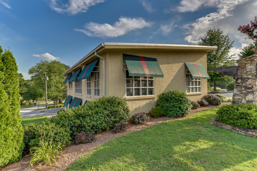 More Photos Of 100 Edgewood Ave, Landrum Medical For Sale