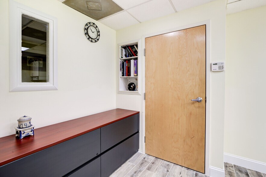 More Photos Of 931-947 Russell Ave, Gaithersburg Medical For Lease