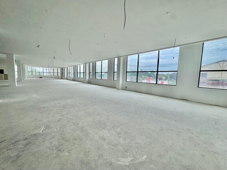 More Photos Of 251-73 Jericho Tpke, Bellerose Office For Sale